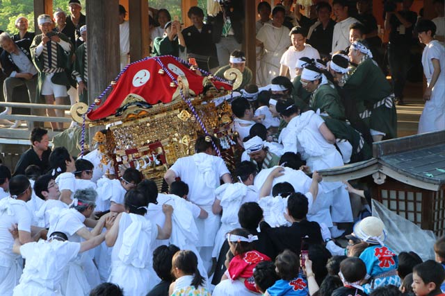 三条祭りの舞い込み