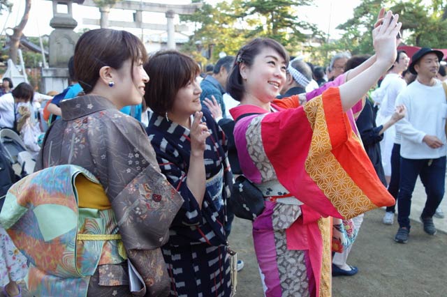 和服で見物