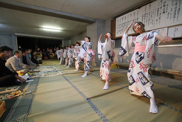 横町万灯保存会のけいこ
