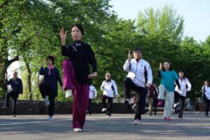 土曜は三条太極拳協会の早朝太極拳 三条鍛冶道場駐車場で