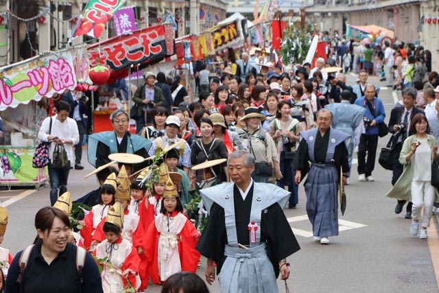 大編成の行列