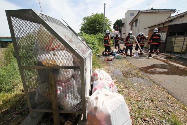 燕市南1の火災現場付近のようす