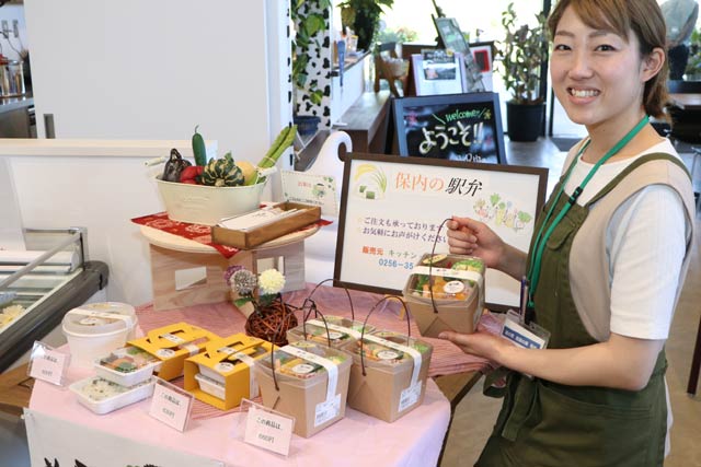 道の駅「庭園の郷 保内」で販売開始した「保内の駅弁」