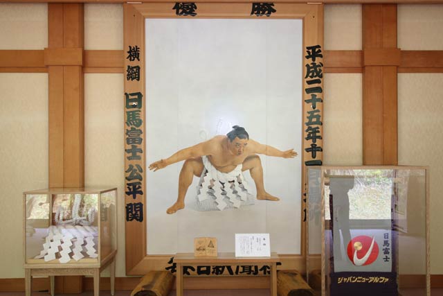 優勝額のテープカット