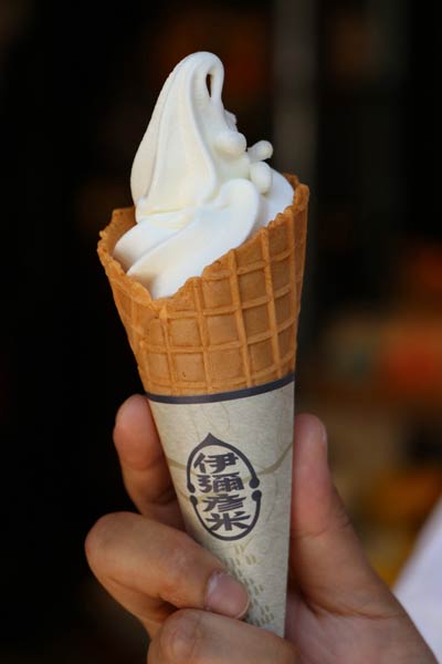 「社彩庵　ひらしお」で新発売の「伊弥彦米ソフトクリーム」