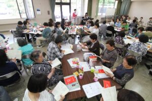 三条市中央公民館で開かれた「うたごえ喫茶」