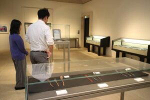 燕市産業史料館で開かれている山崎金属工業株式会社100周年記念展