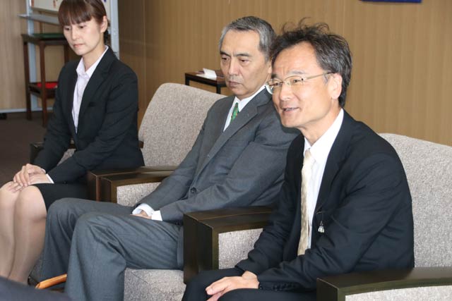 右からJICAトルコ事務所の安井所長、フジイコーポレーションの藤井社長
