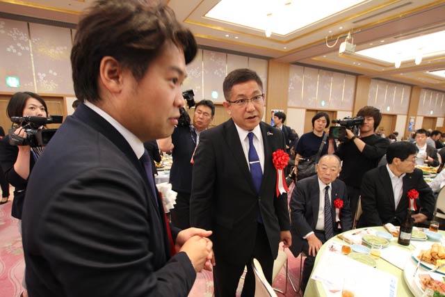 西蒲地区イーグル会総会で鷲尾氏と塚田参院議員