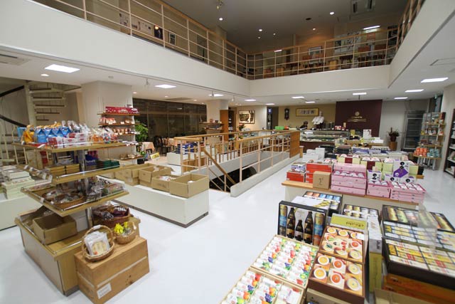 リニューアルした店内