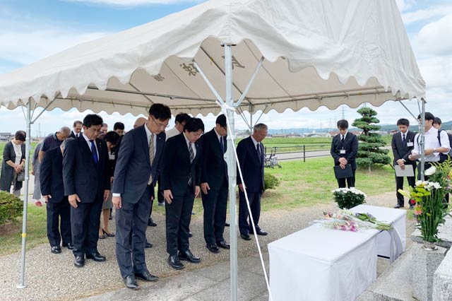 五十嵐川水害復興記念公園で黙とう