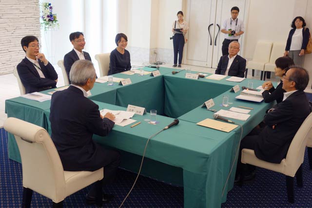 花角知事と県央5市町村長が意見交換