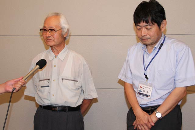左が燕市文化財調査審議会の幸田委員長