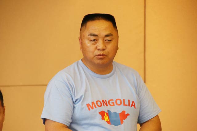 ネルグイ・ムンフサイハン村長