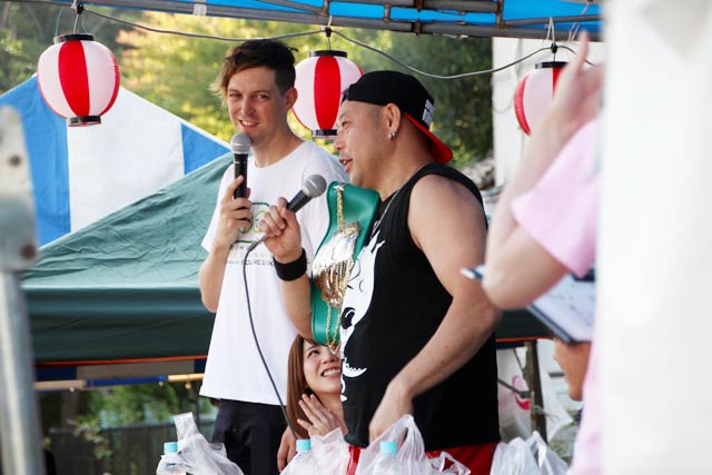 弥彦えだまめ早食い大会で優勝した伊達さん