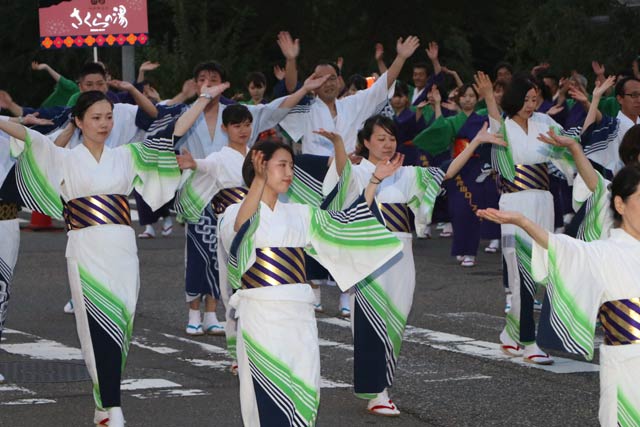 弥彦燈籠まつり前夜祭の大民謡流し