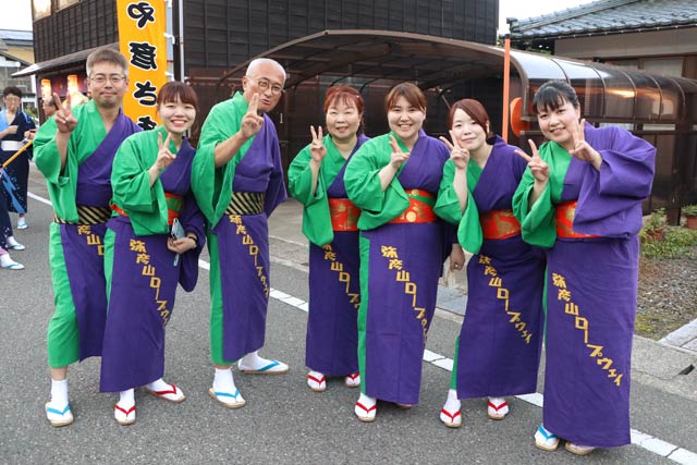 弥彦燈籠まつり前夜祭の大民謡流し