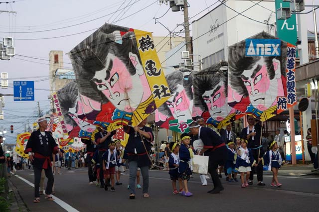 凧と凧ばやし踊りパレード