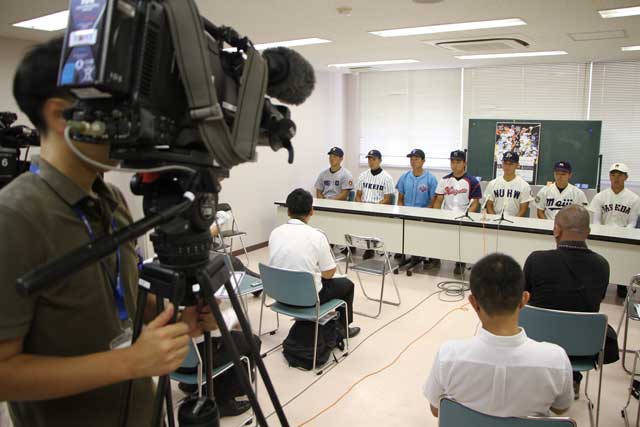 記者会見