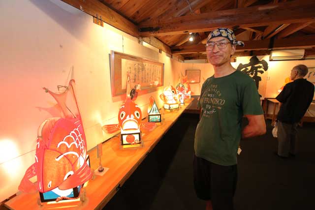 自作の変わり鯛車を展示した西方さん