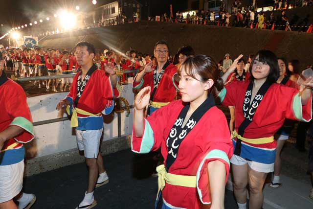 越後加茂川夏祭りの盆踊り