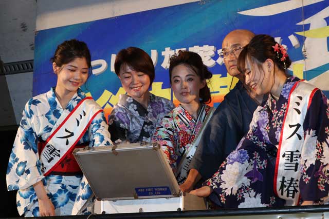 花火大会で大ナイアガラの点火