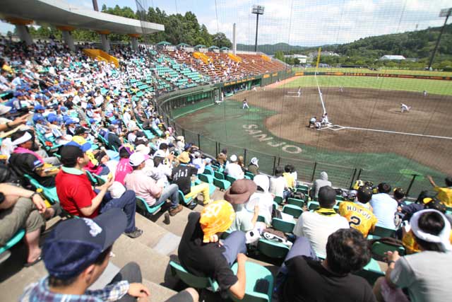 17日に三条パール金属スタジアムで行われたプロ野球ファーム交流試合「第12回三条野球まつり」阪神－日ハム戦