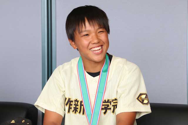 第23回全国高等学校女子硬式野球選手権大会で優勝した作新学院高校の二塁手で三条市出身の関桃子さん