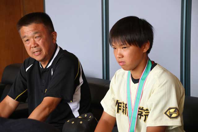 父和隆さんと市長を表敬