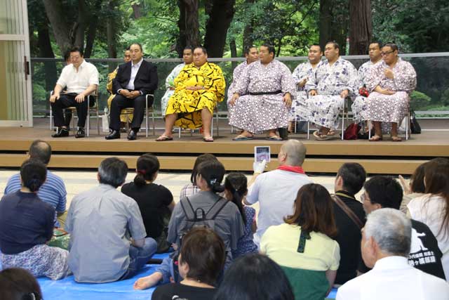 「ヤホール」で開かれた伊勢ヶ浜部屋の歓迎・激励会