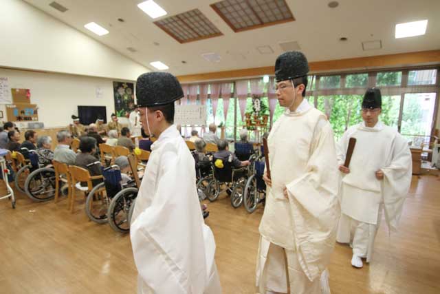 弥彦ケアセンターあおぞらで行われた敬老長寿祭 