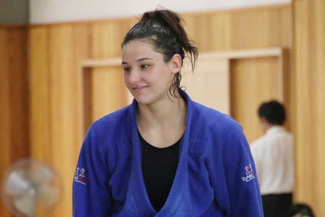 2019年の世界選手権でコソボ柔道選手団が三条市で事前合宿したときのロリアナ・クカ選手