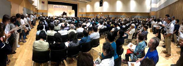 満員大入りの会場