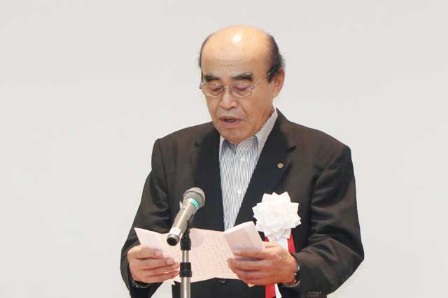 式辞を述べる田野会頭