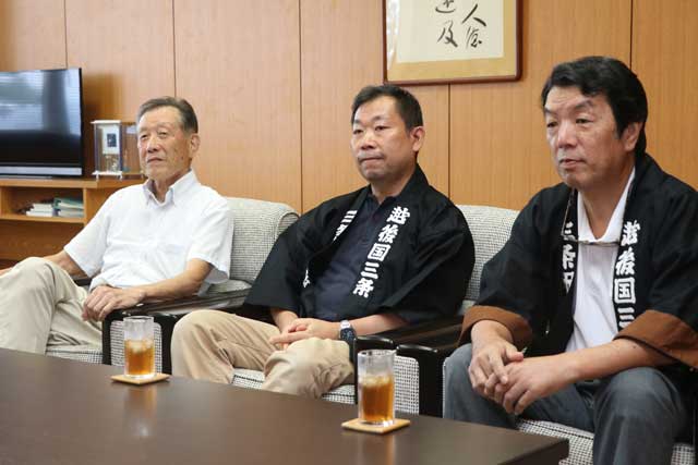 高橋前会長(左)も同席