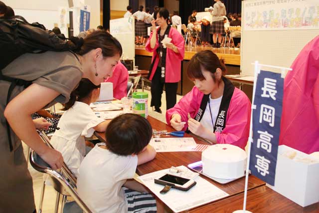 長岡工業高等専門学校「レジンを使ったテクノ手芸」