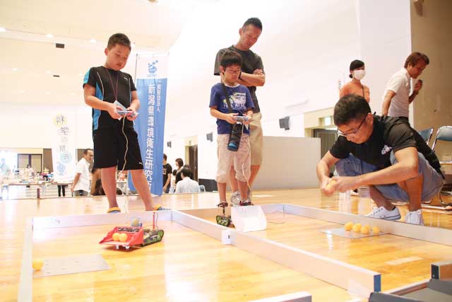 NPO法人ロボコンジャパン「ロボット操作体験」