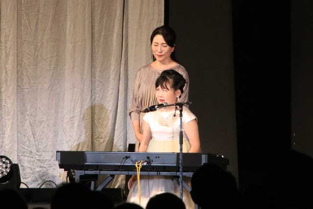 佐藤さんと母の絵美さん
