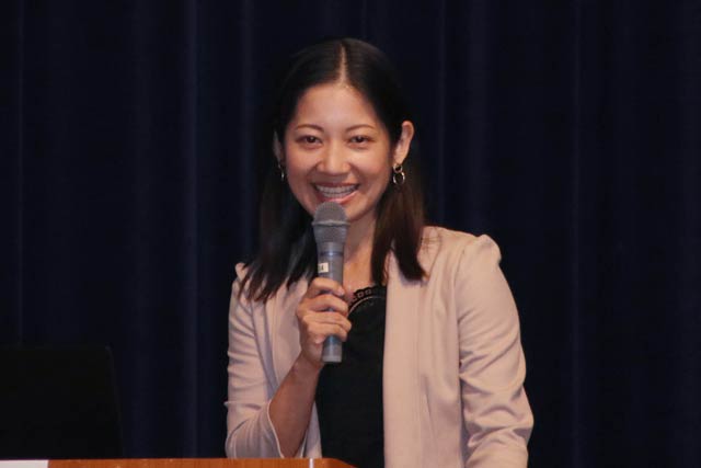 「つばめ『人とひと』ふれあいフェスタ」で講演する大渕愛子さん
