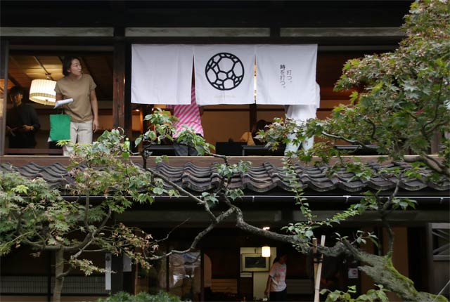 工場の祭典の来場者でにぎわう玉川堂