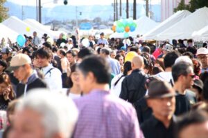 5.9万人の人出でにぎわった燕青空即売会