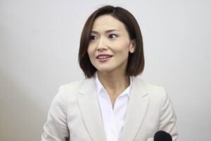 金子恵美氏が政界引退で夫のブログにコメント