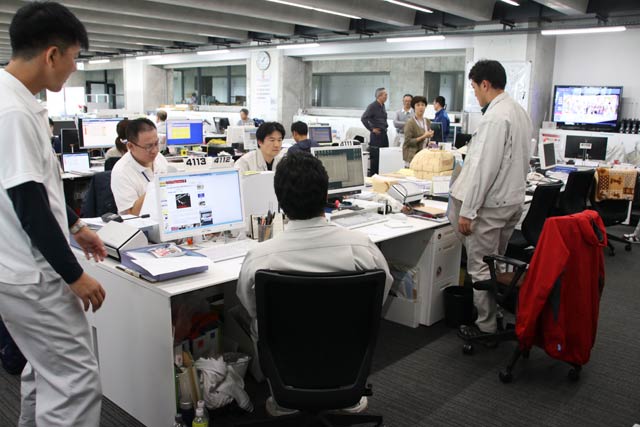 13日午後1時9分、燕市役所防災課に設置した燕市災害対策本部
