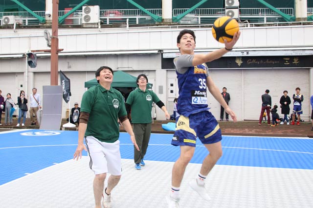 三条ビーターズが三条市役所チームと対戦
