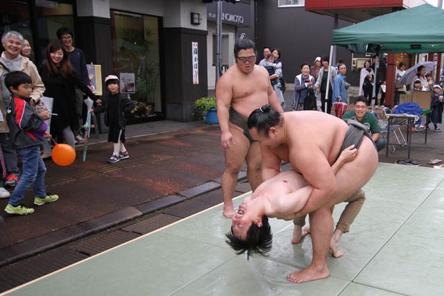 玉ノ井部屋の力士と対戦