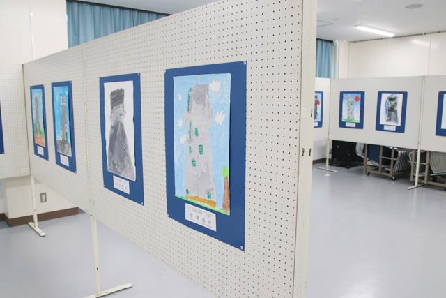 子ども写生会「水道の塔を描こう」の作品展