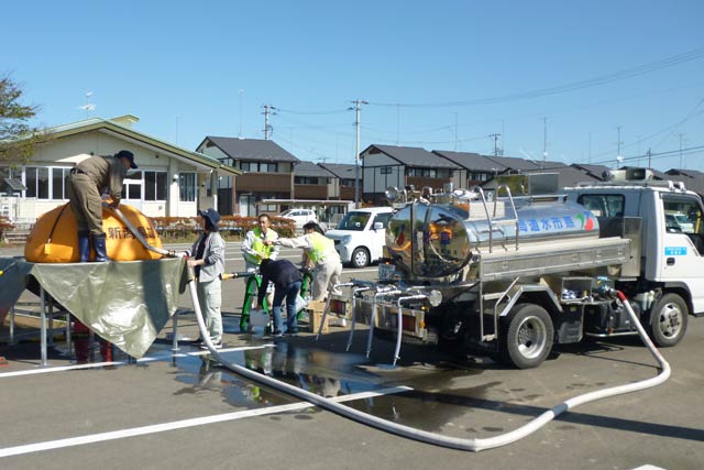 燕・弥彦総合事務組合の給水車
