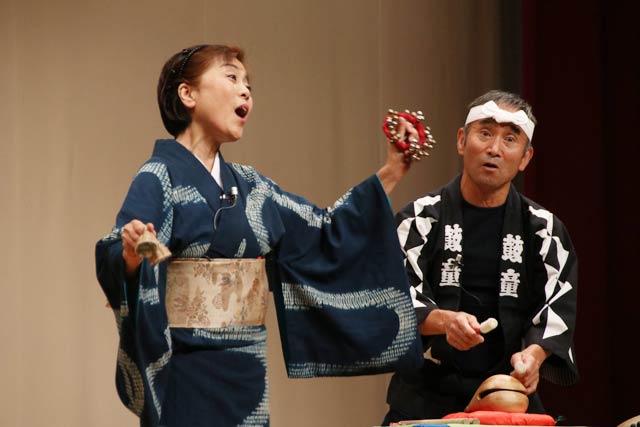 藤本吉利さんの木魚と藤本容子さんの唄