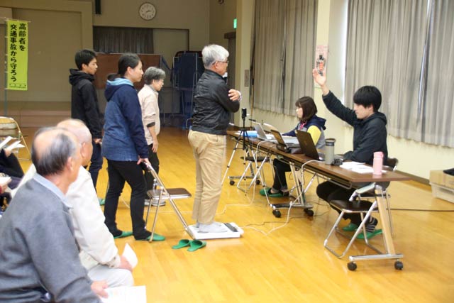 新潟大学交通安全サポーター「NUTS」による身体機能の測定