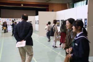ジュニア部門新設でにぎわう加茂市展
